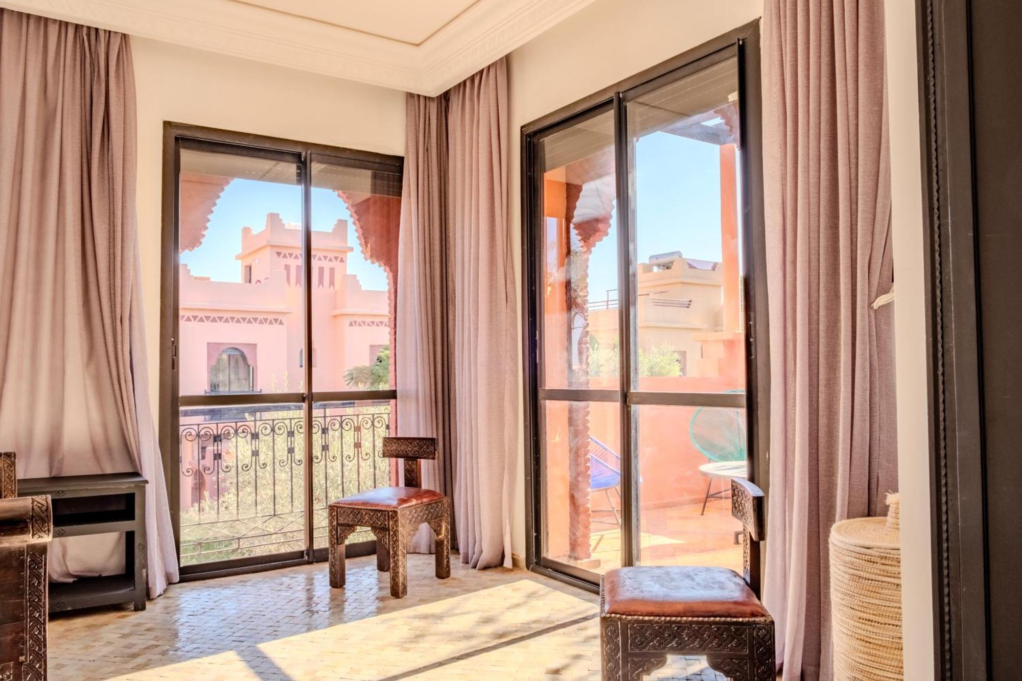 Luxury With Pool, Garden & Gated Security * مراكش