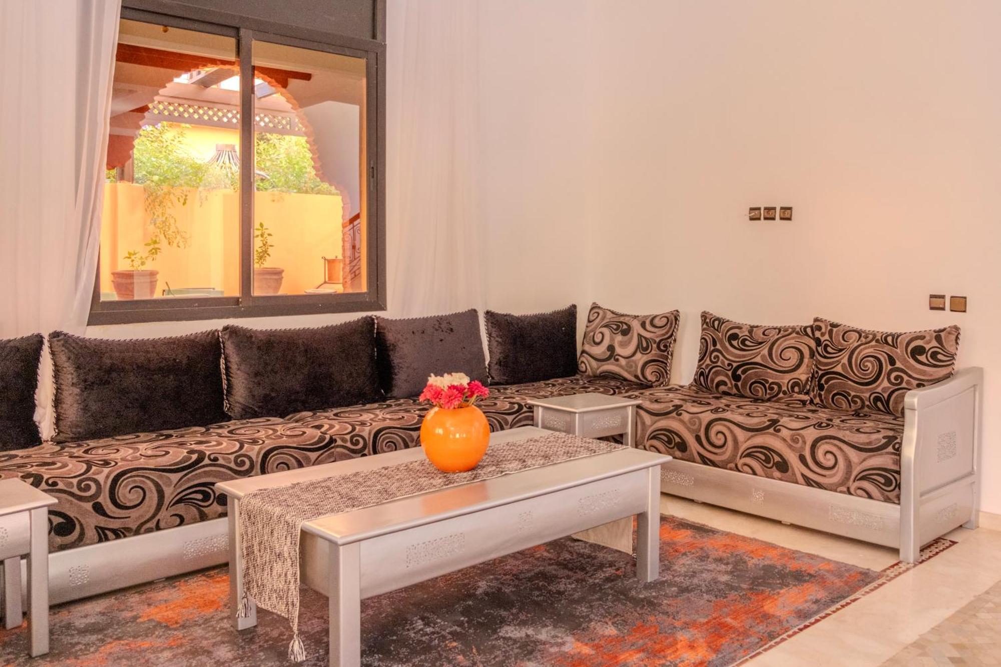 Luxury With Pool, Garden & Gated Security * مراكش