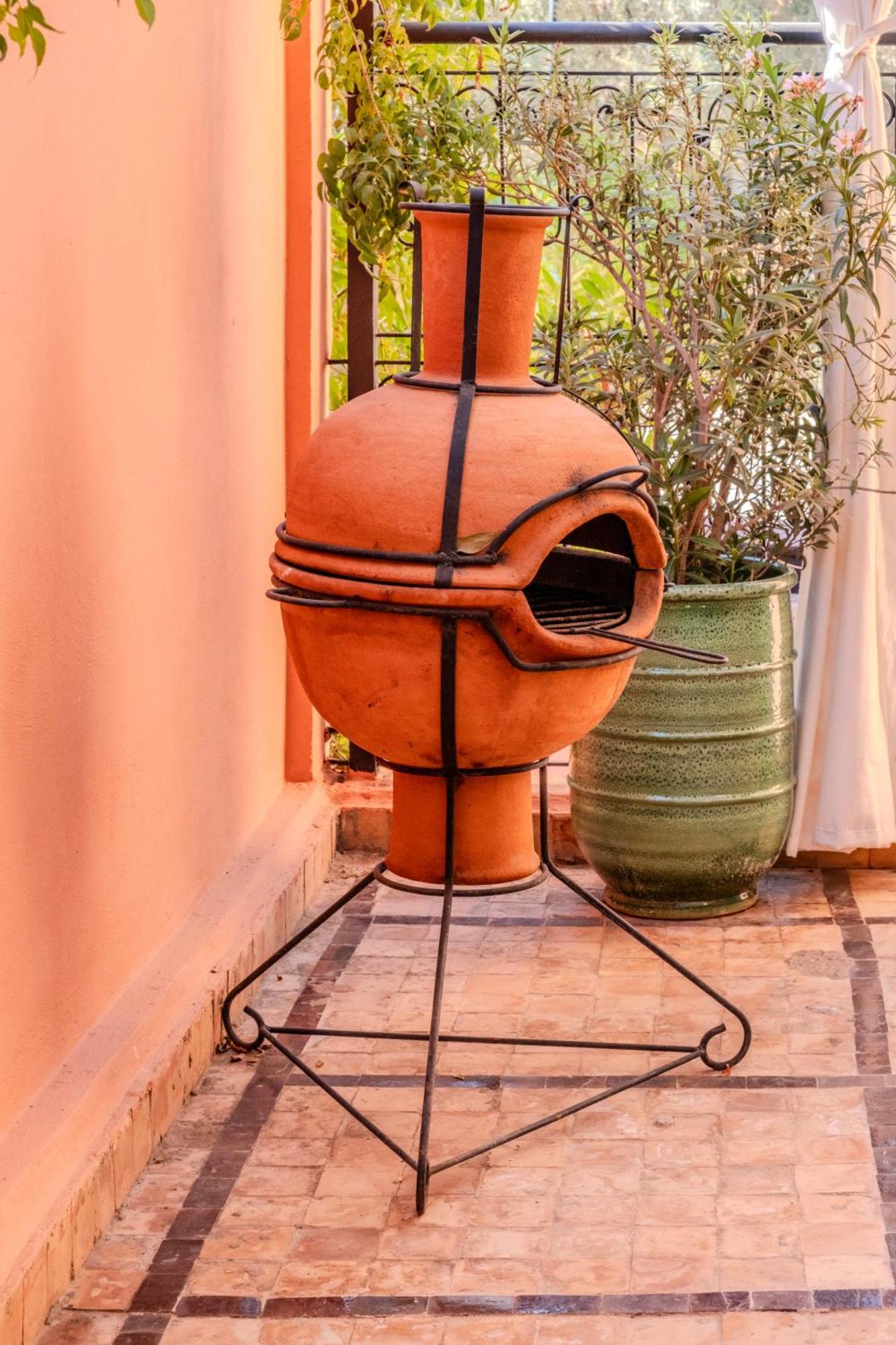 Luxury With Pool, Garden & Gated Security مراكش